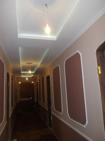 Окраска стен коридора